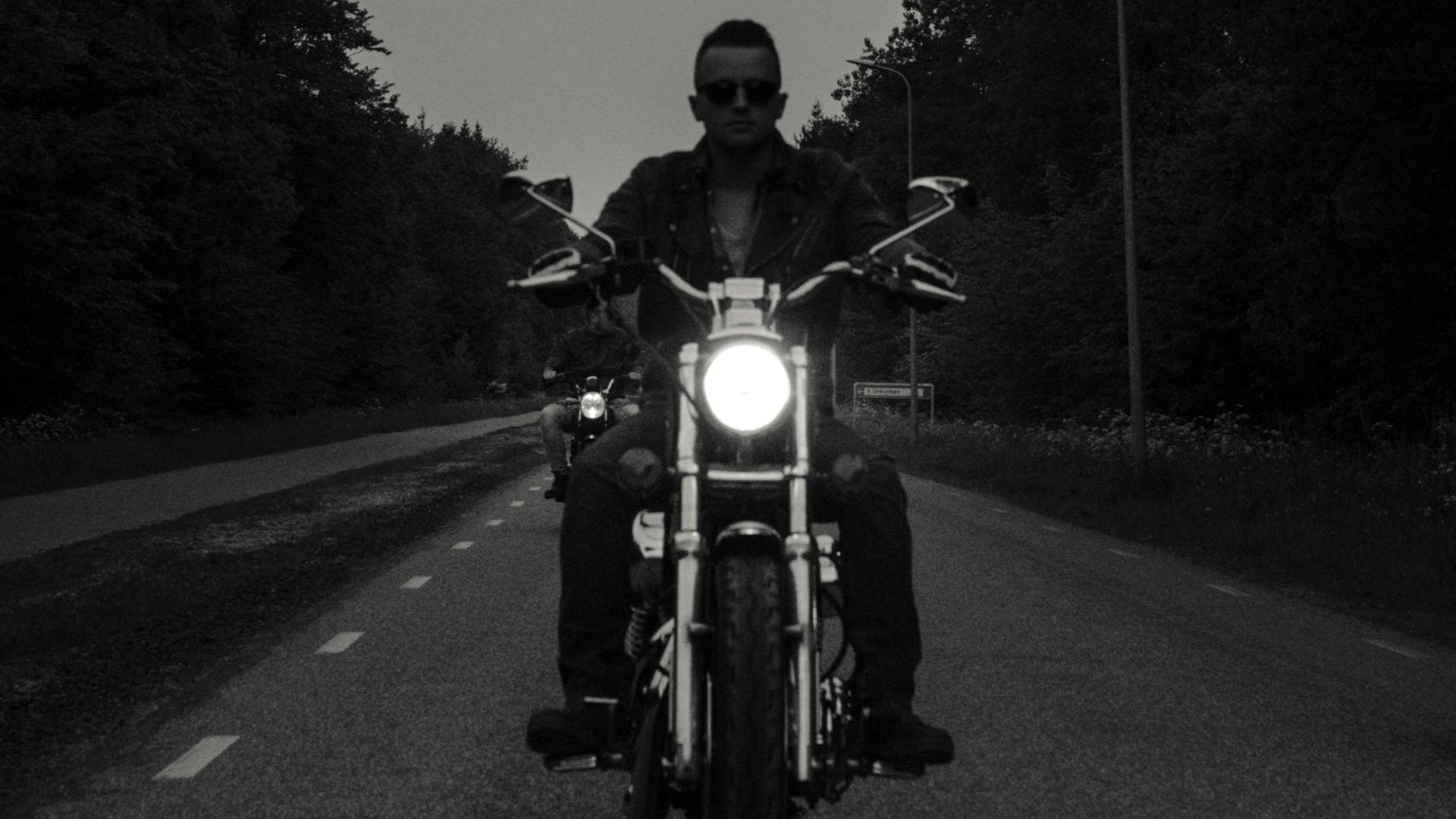 7. Rouler de nuit sans équipement réfléchissant
