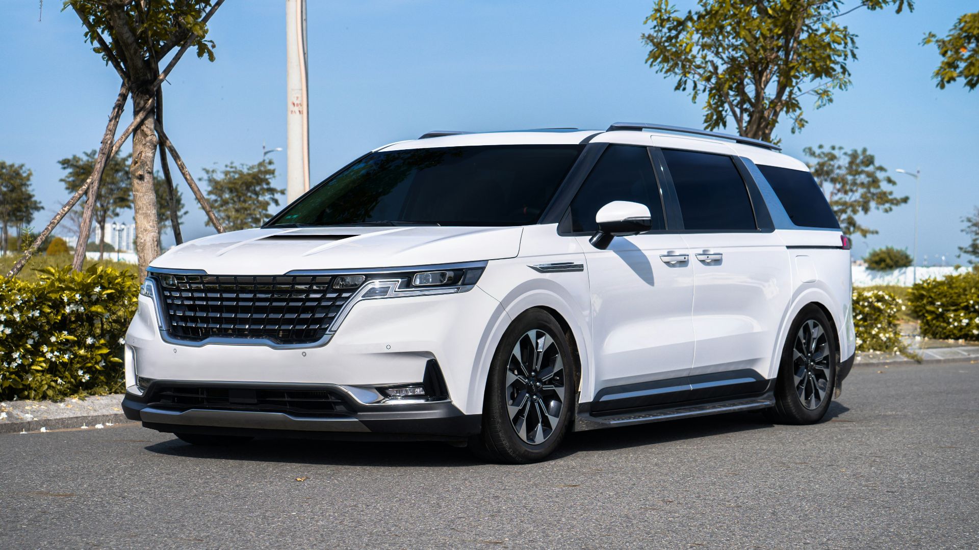 5. Kia Carnaval
