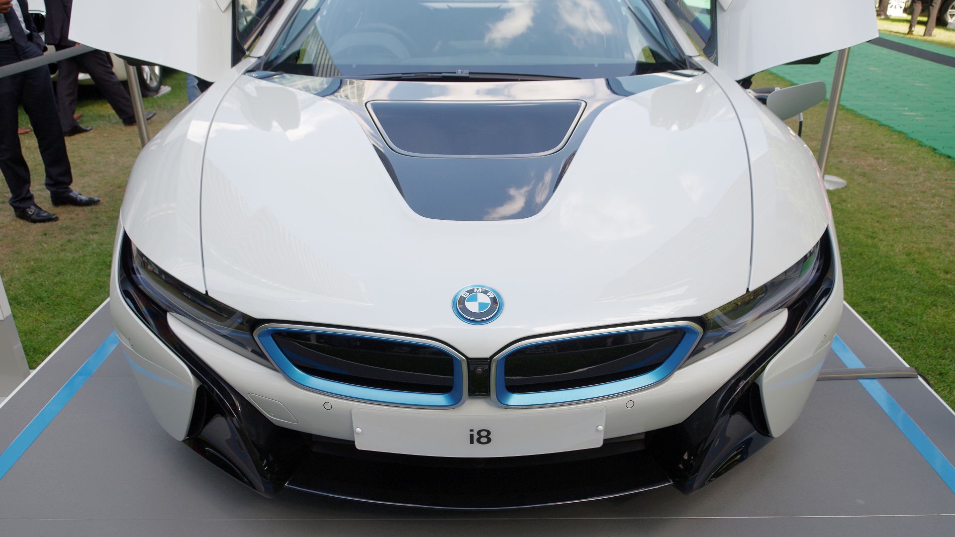 9. BMW i8
