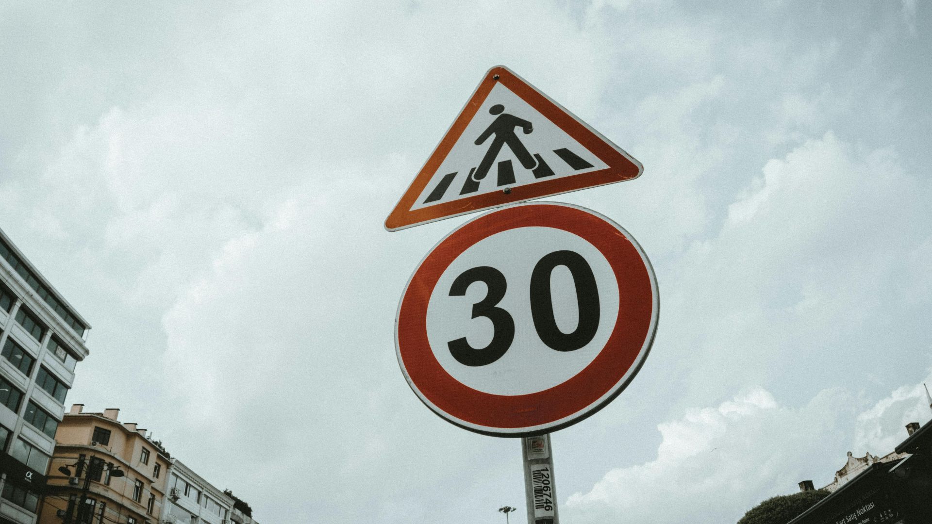 12. Limites de vitesse en ville