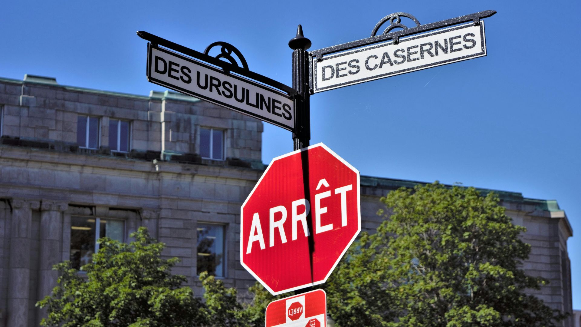 15. Langues des panneaux de signalisation