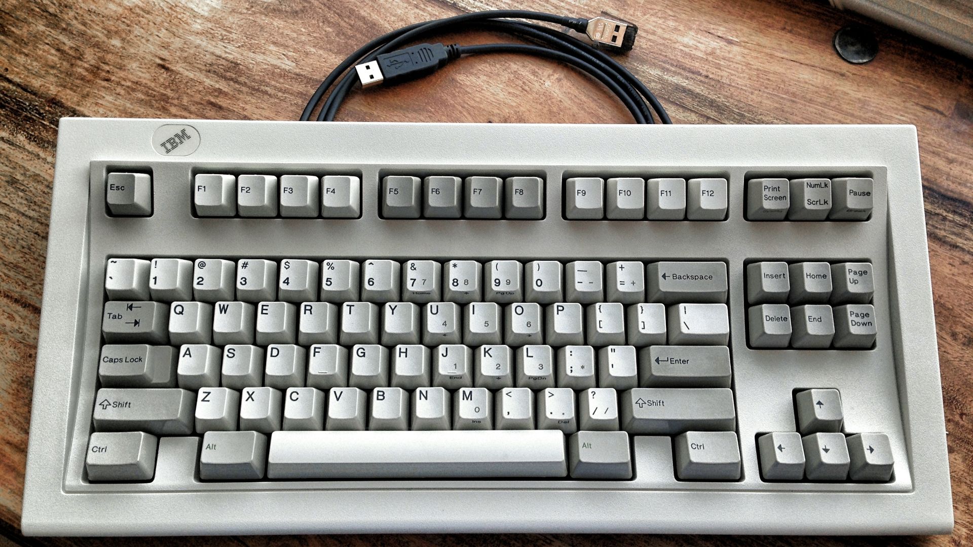 16. Clavier IBM modèle M