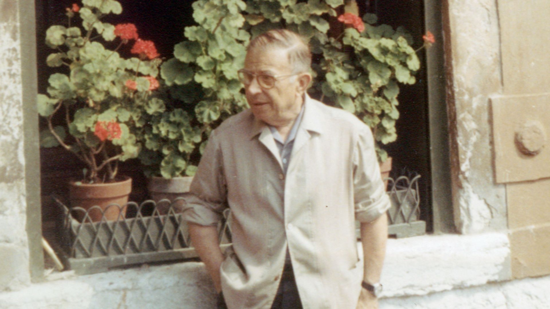 8. "Quand les riches font la guerre, ce sont les pauvres qui meurent (Jean-Paul Sartre)