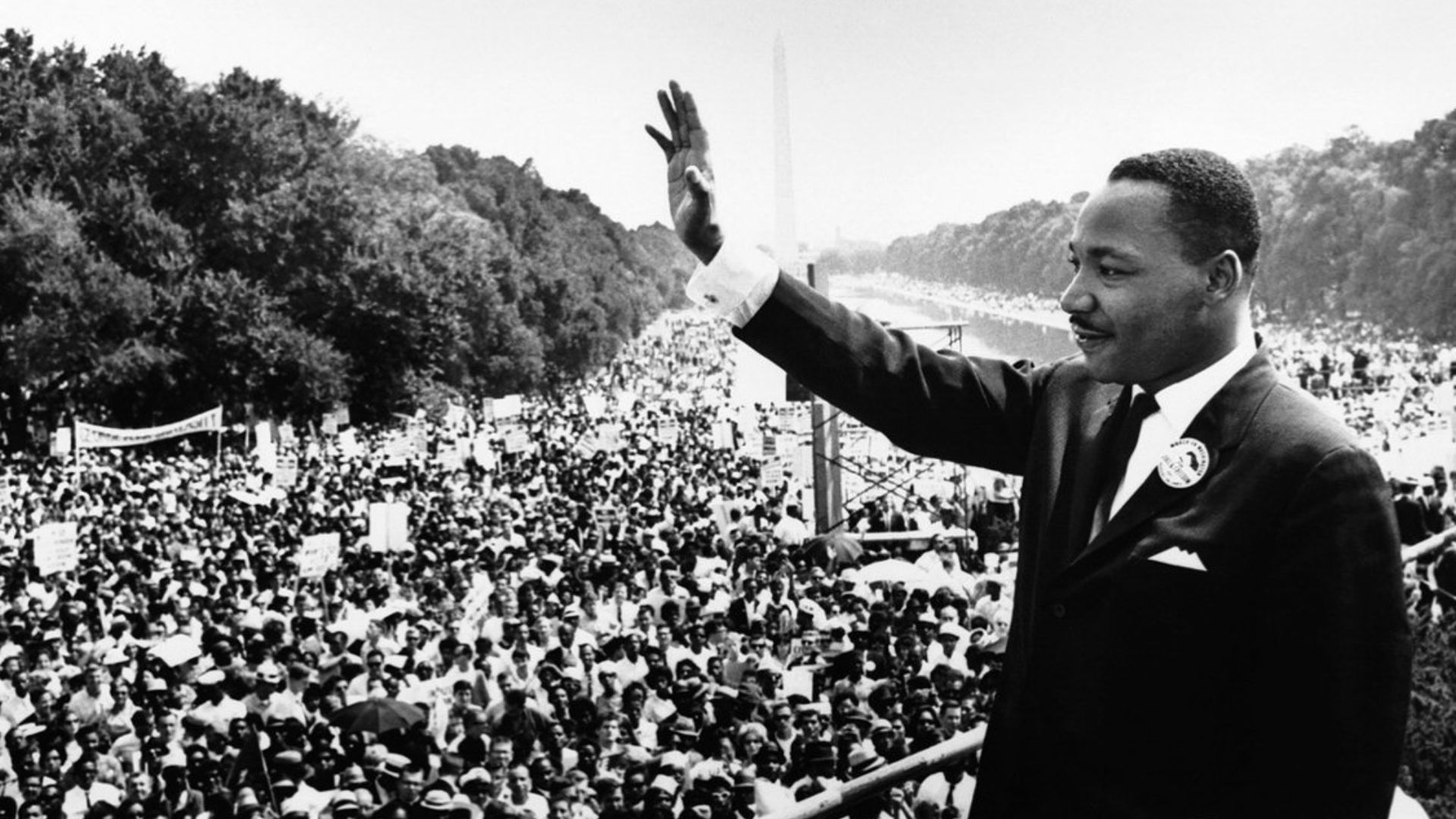 9. "Les guerres sont de piètres ciseaux pour sculpter des lendemains pacifiques (Martin Luther King Jr.)