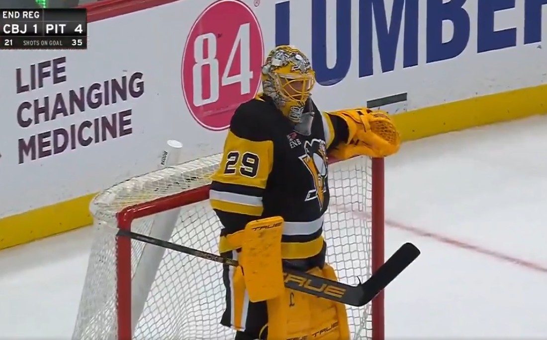 A standing ovation and push-ups in front of his goal: Fleury’s last match is unforgettable