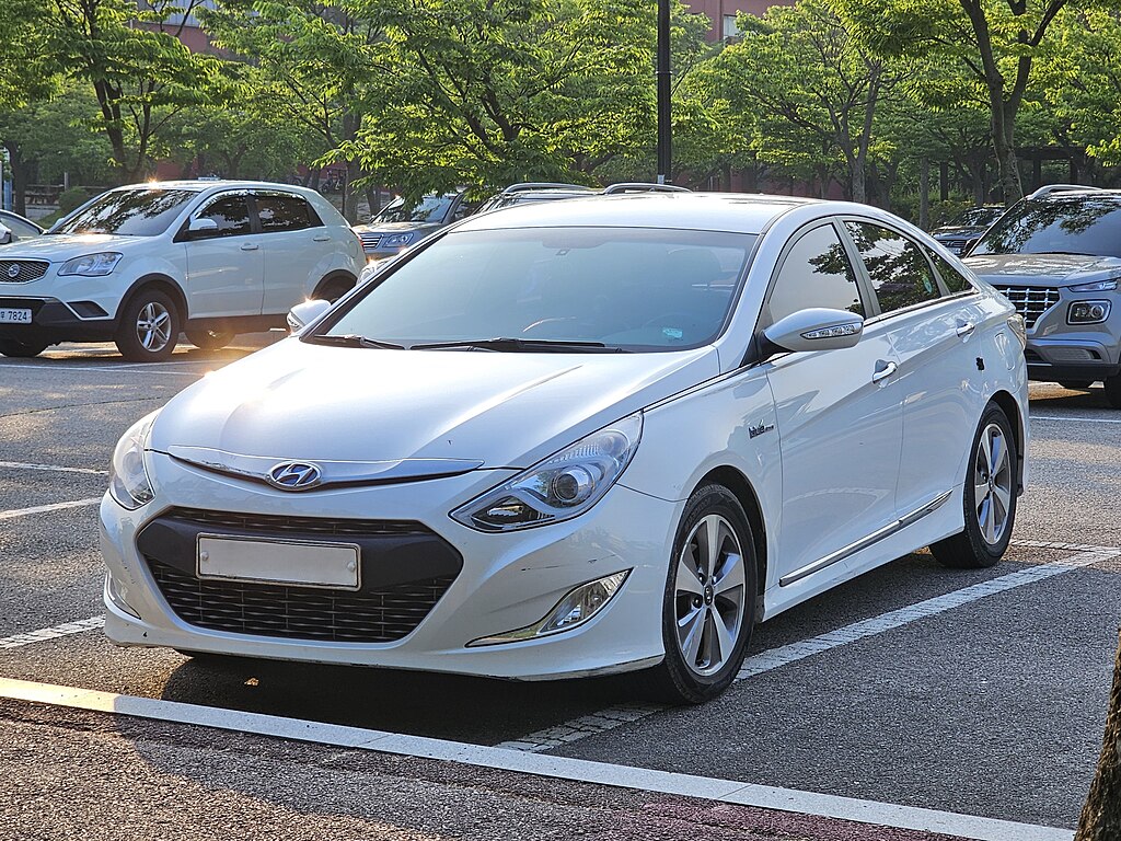 Hyundai Sonata Hybrid : environ 30 000 $