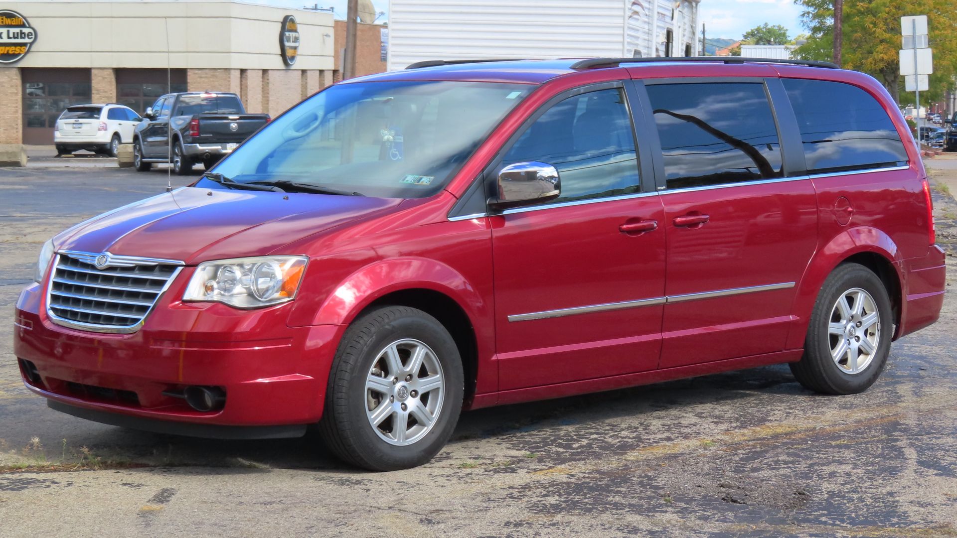 2. Chrysler Town &amp; Country (2010)