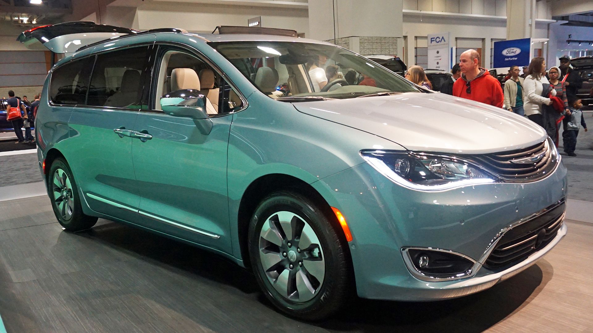 4. Chrysler Pacifica Hybride (2017)