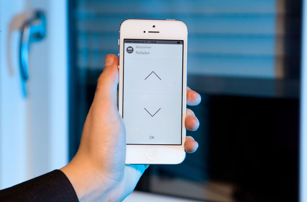 Stores et rideaux connectés (modèles d'entrée de gamme)