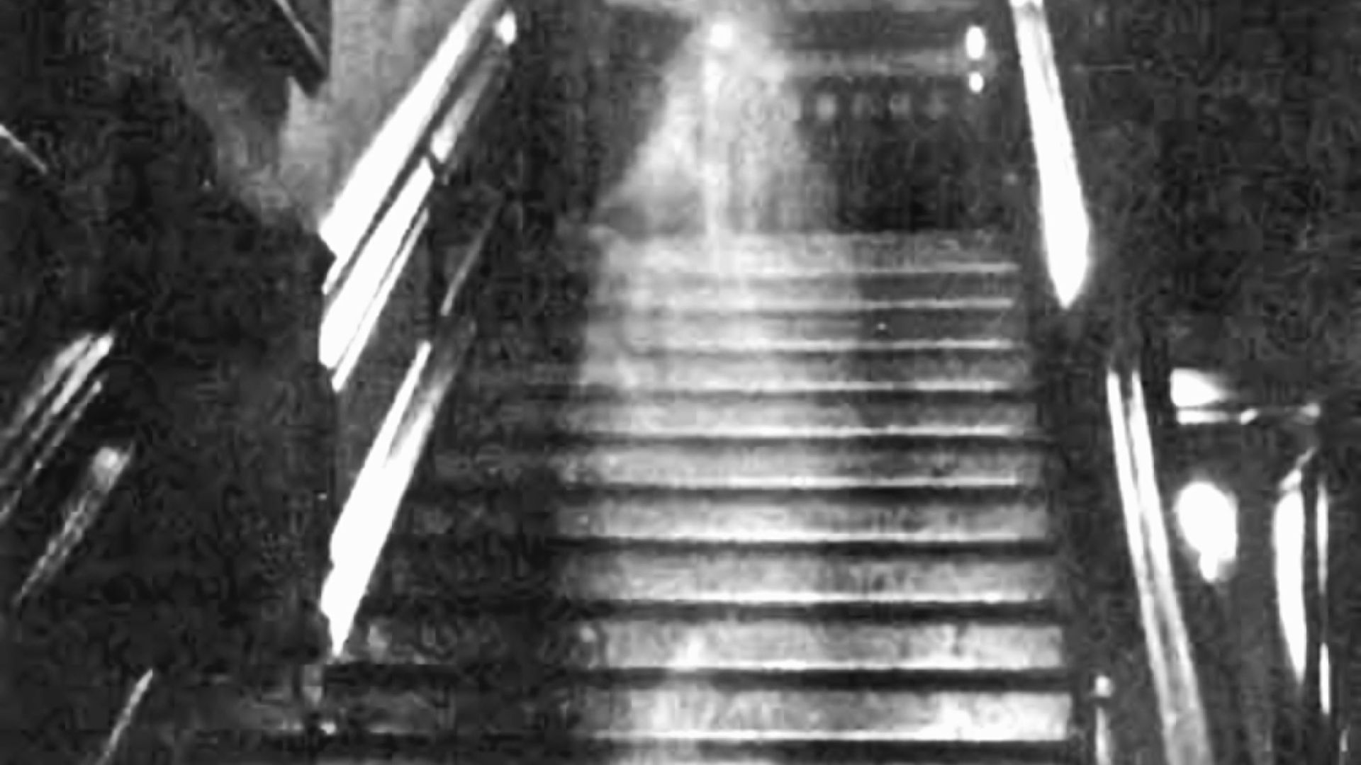 4. La dame de Raynham Hall