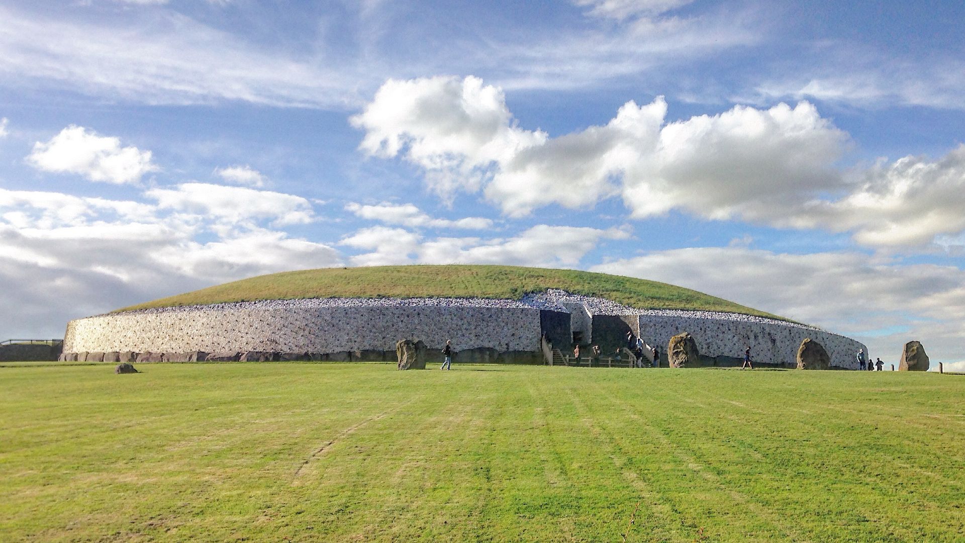 6. Newgrange, Irlande