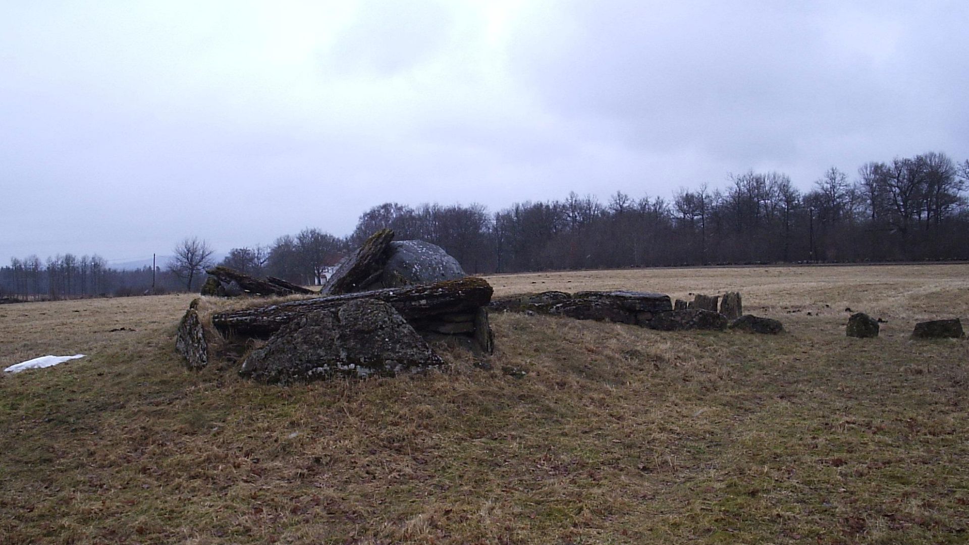 8. Tombe du passage de Rössberga, Suède