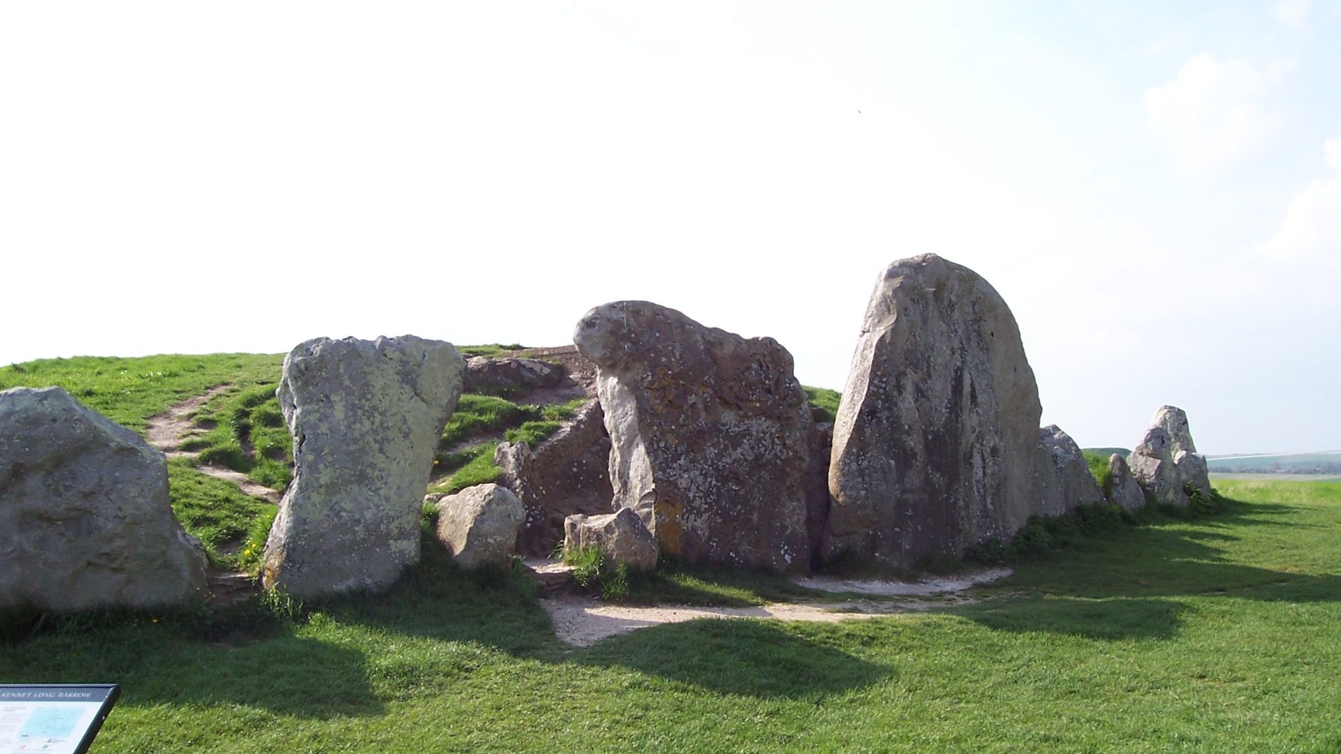 11. West Kennet Long Barrow, Angleterre
