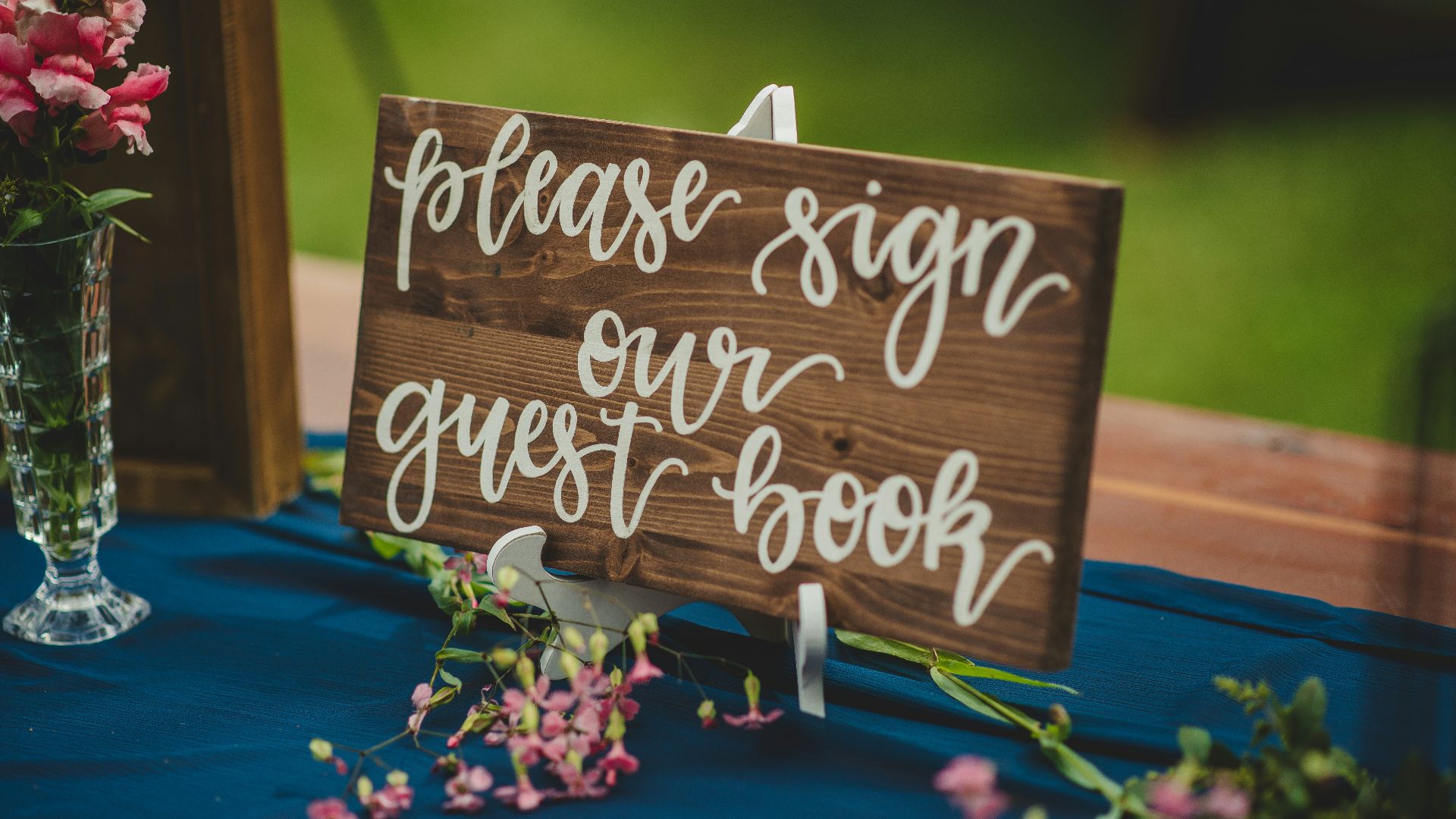 7. Enseignes en bois peintes