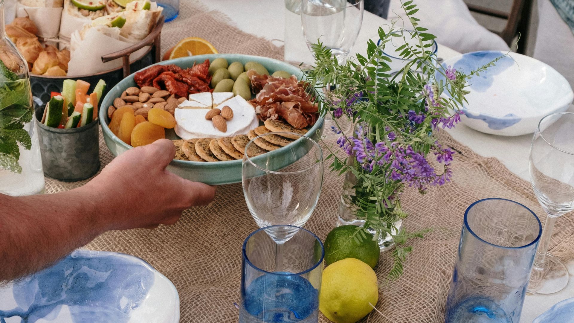 11. Chemins de table en toile de jute