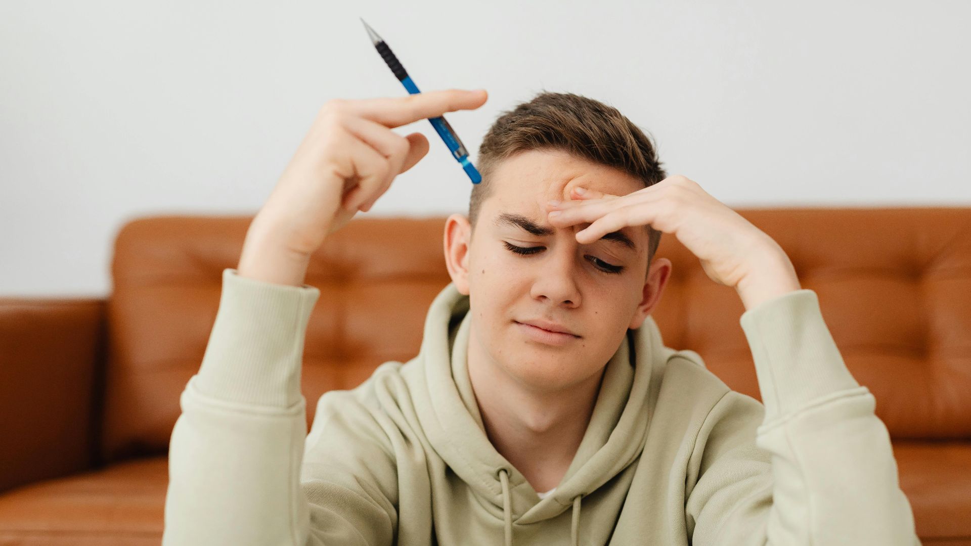 10 signes que votre adolescent est secrètement stressé et 10 façons de l’aider