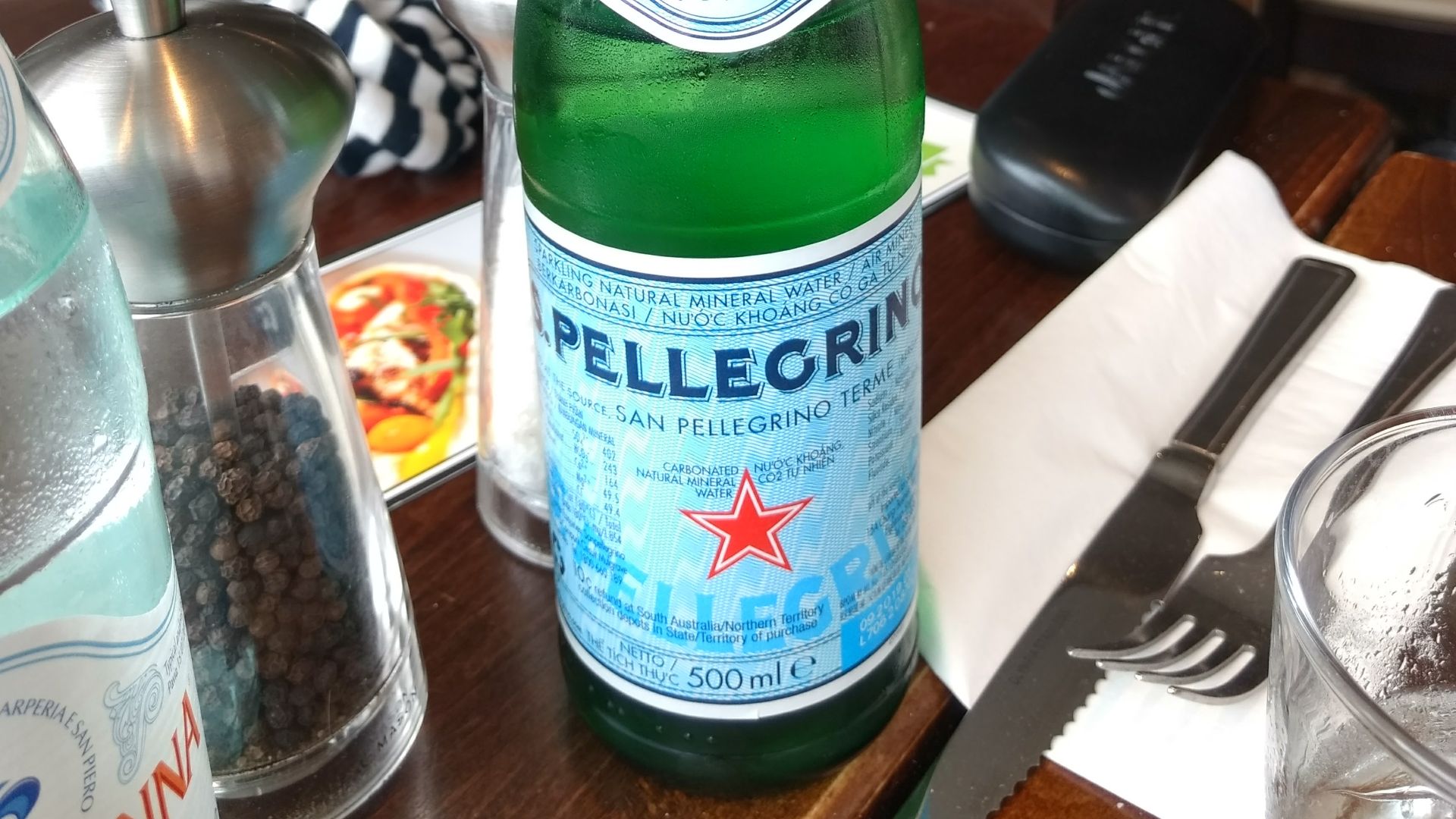 3. San Pellegrino Eau plate naturelle