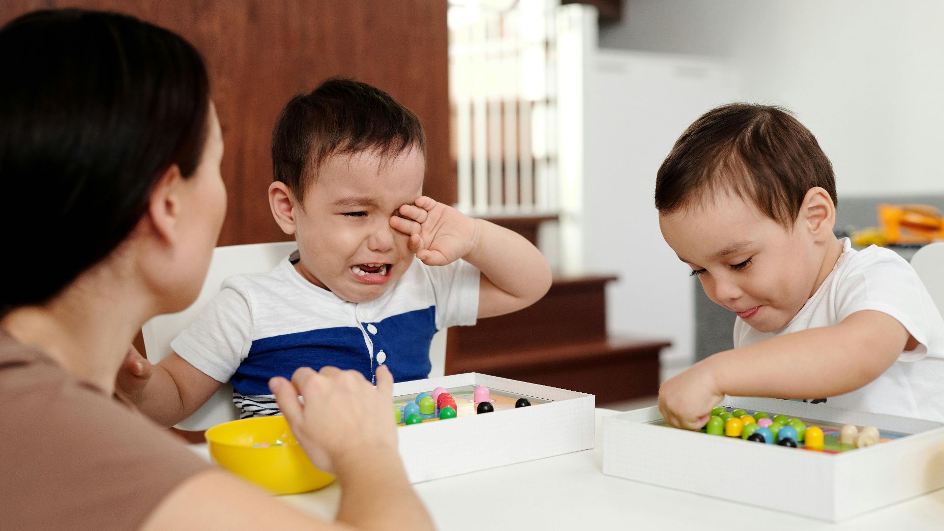 13. Les enfants se disputent avec leurs frères et sœurs