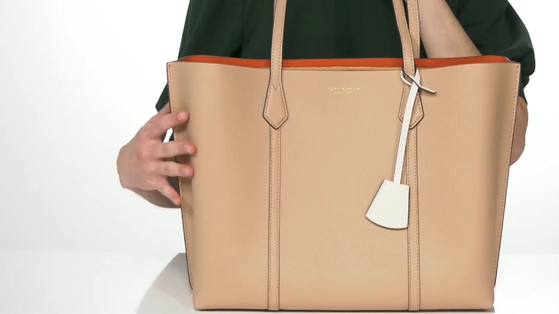 4. Tory Burch Perry - Fourre-tout à trois compartiments