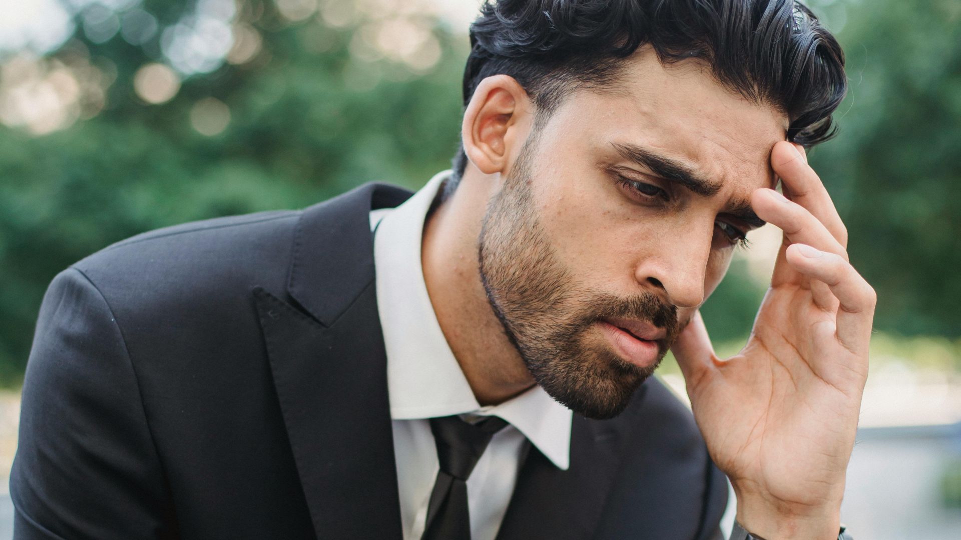 10 façons dont les pensées excessives nuisent à votre corps et 10 changements d’état d’esprit qui vous aident