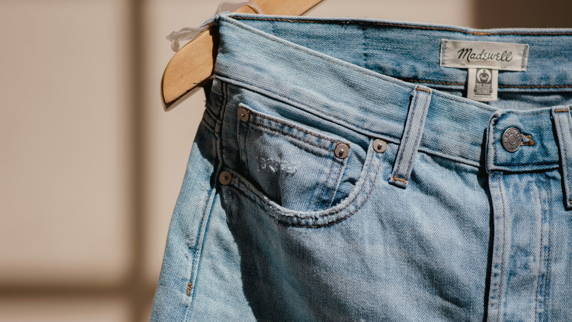 16. Jeans en denim