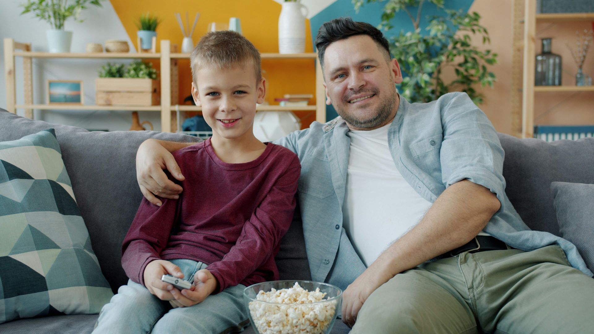 13. Soirée cinéma avec pop-corn dans un bol géant