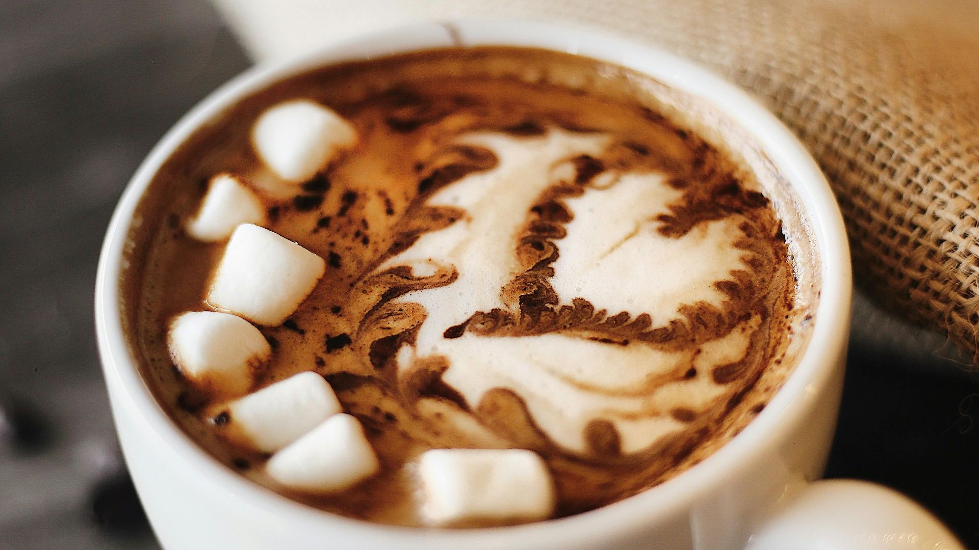 16. Chocolat chaud après avoir joué dans la neige