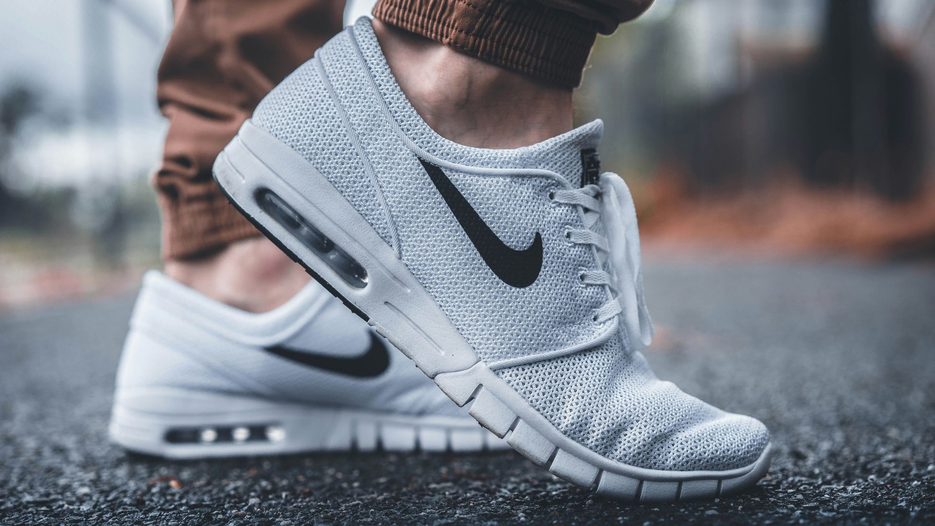 19. Chaussures de course avec technologie Air et Gel