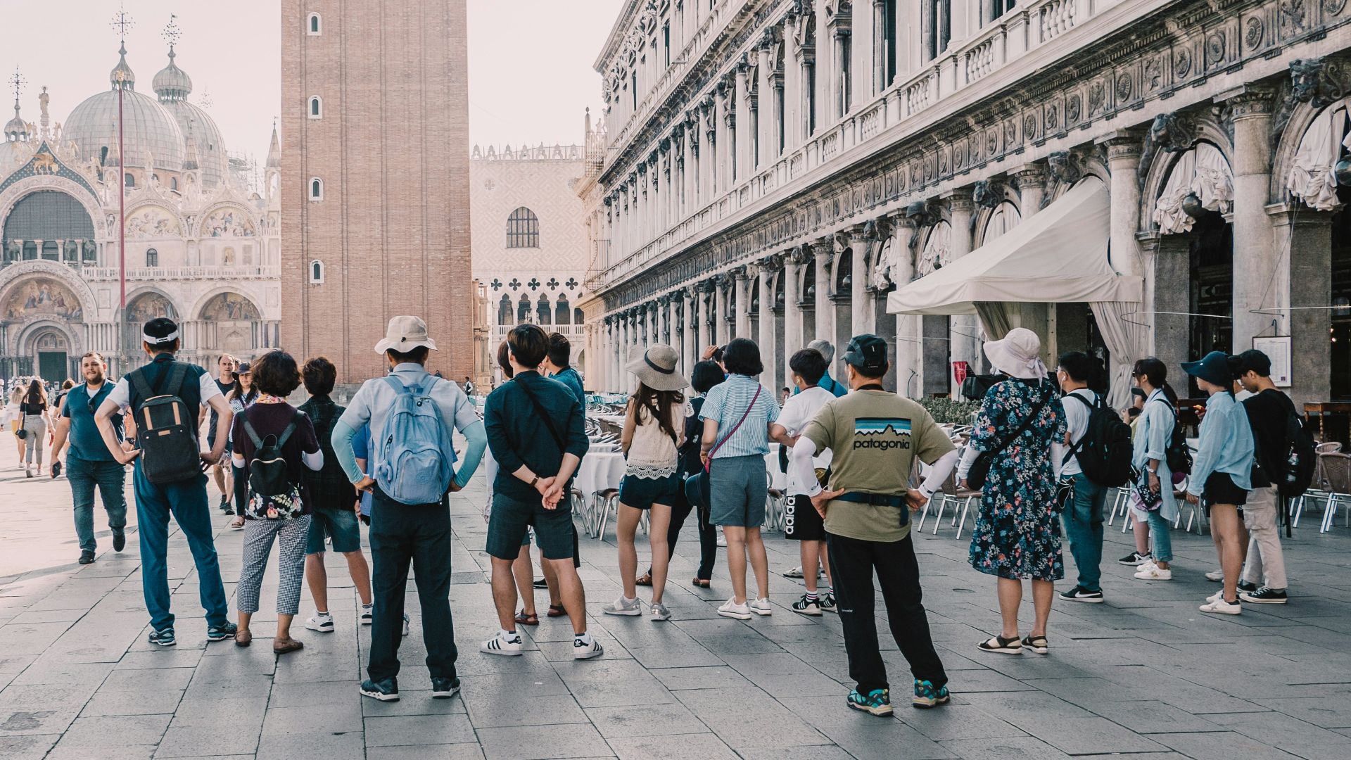 20. Guide touristique local