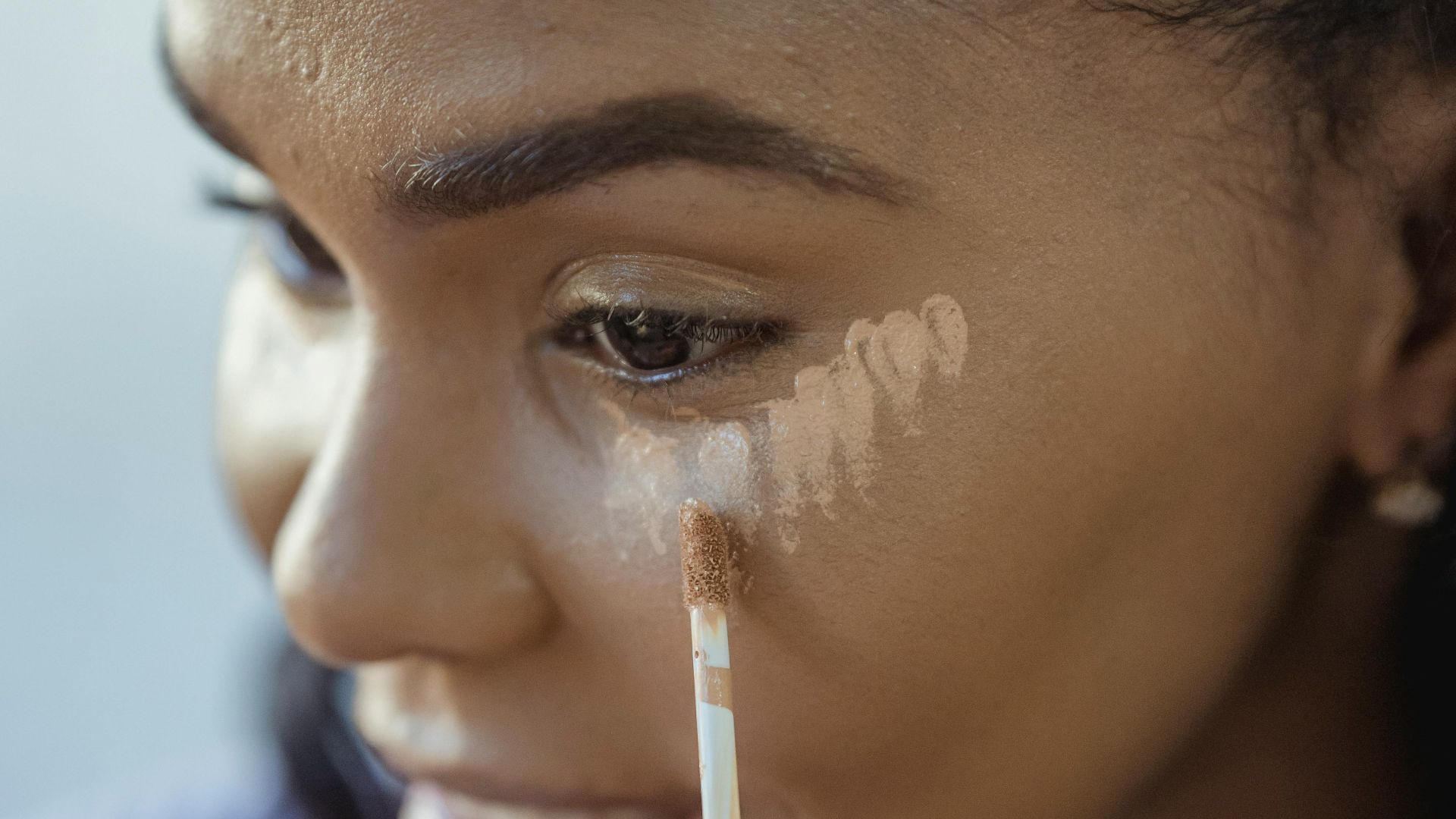 8. Appliquer le correcteur après le fond de teint