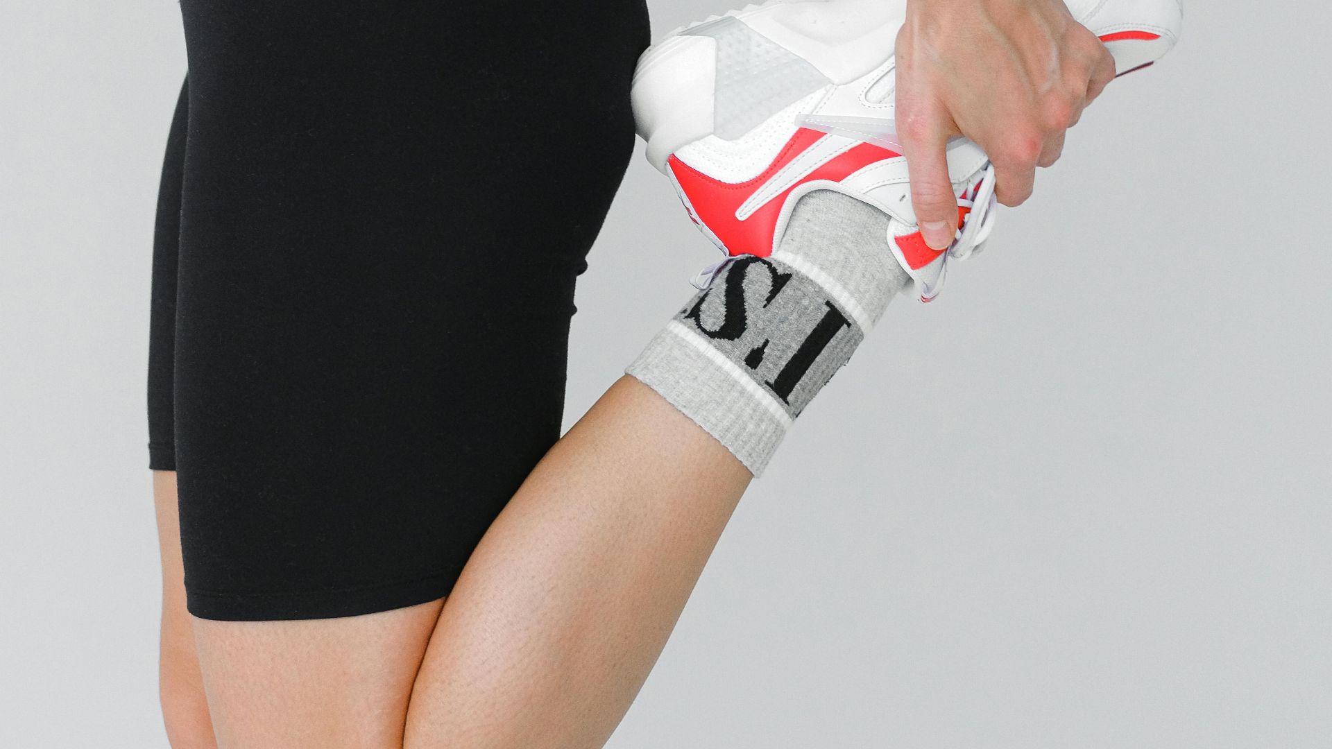 15. Flexion des ischio-jambiers en position debout