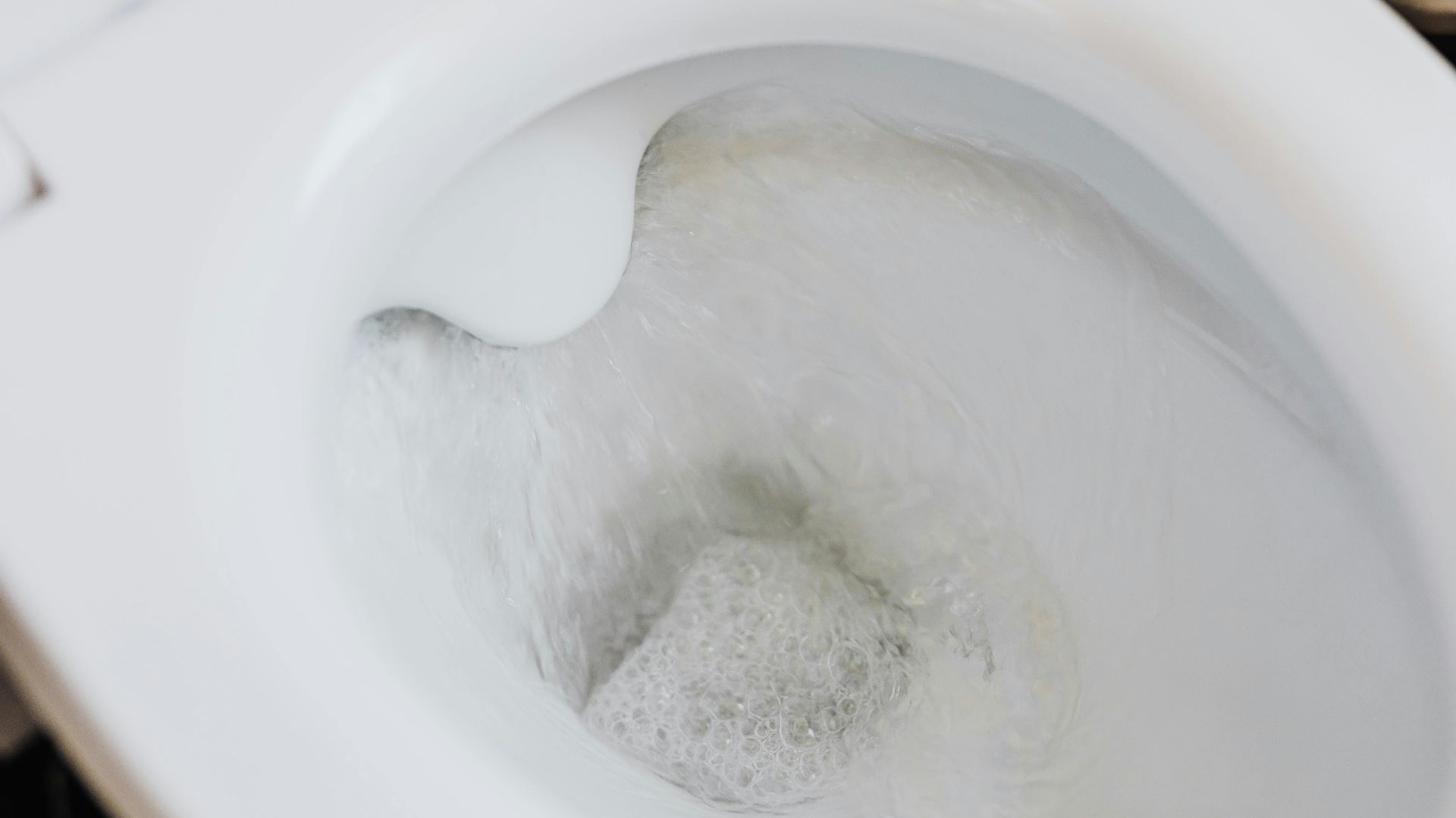 5. Jeter les serviettes en papier dans les toilettes