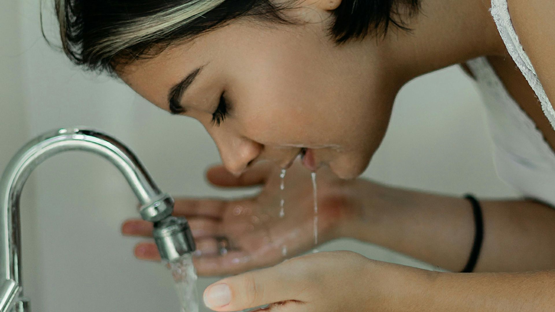 6. Éclabousser de l'eau pour se rafraîchir