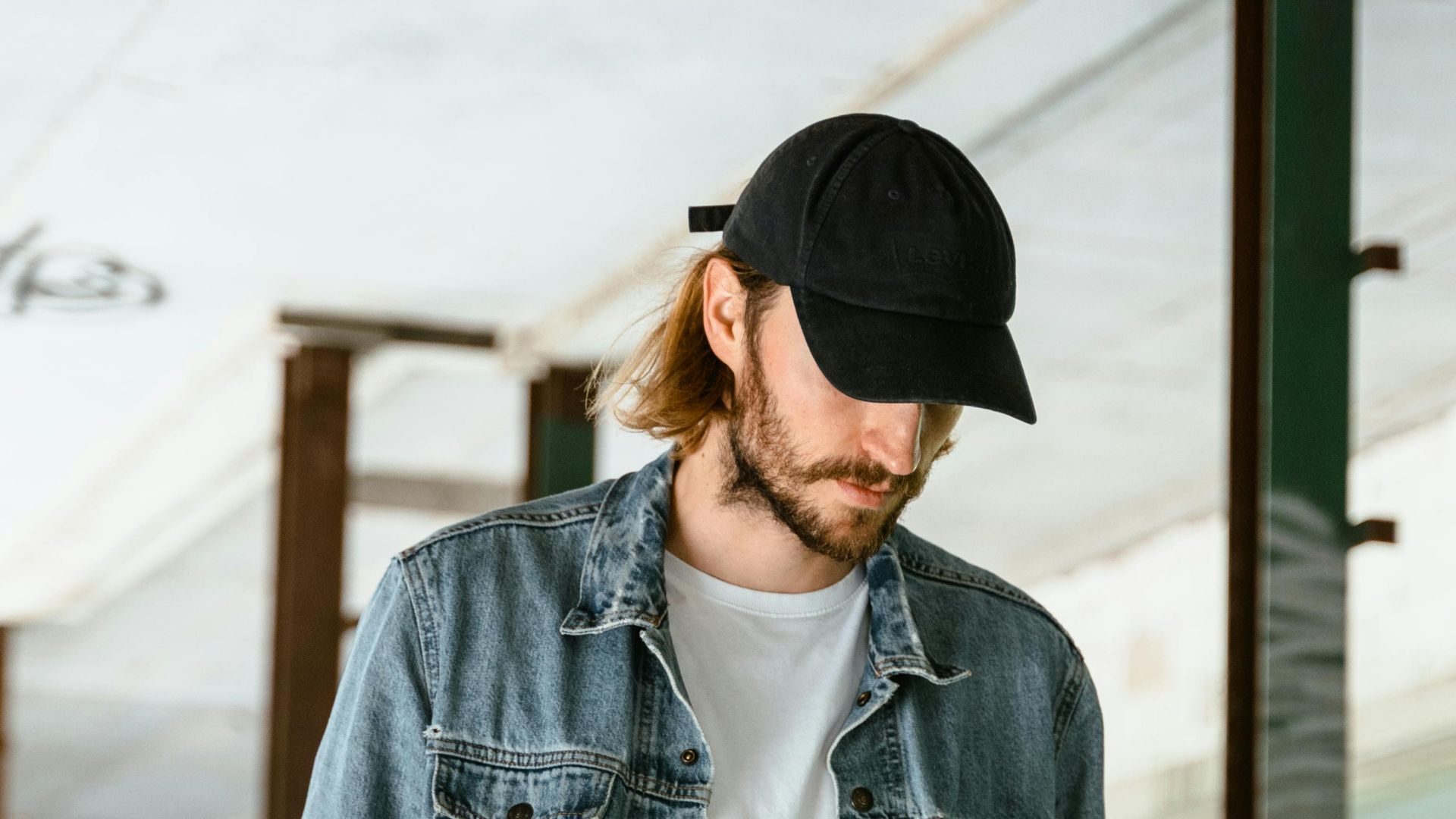 6. Casquette à 5 panneaux en velours côtelé