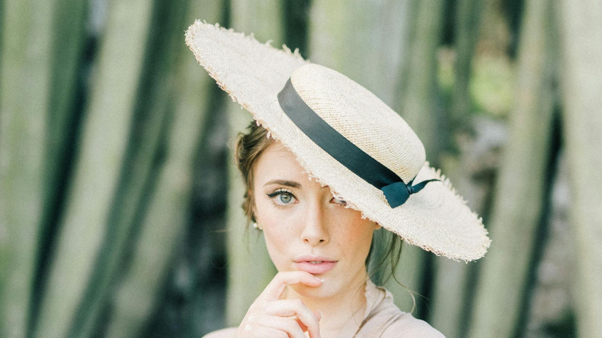 8. Chapeau bateau en paille