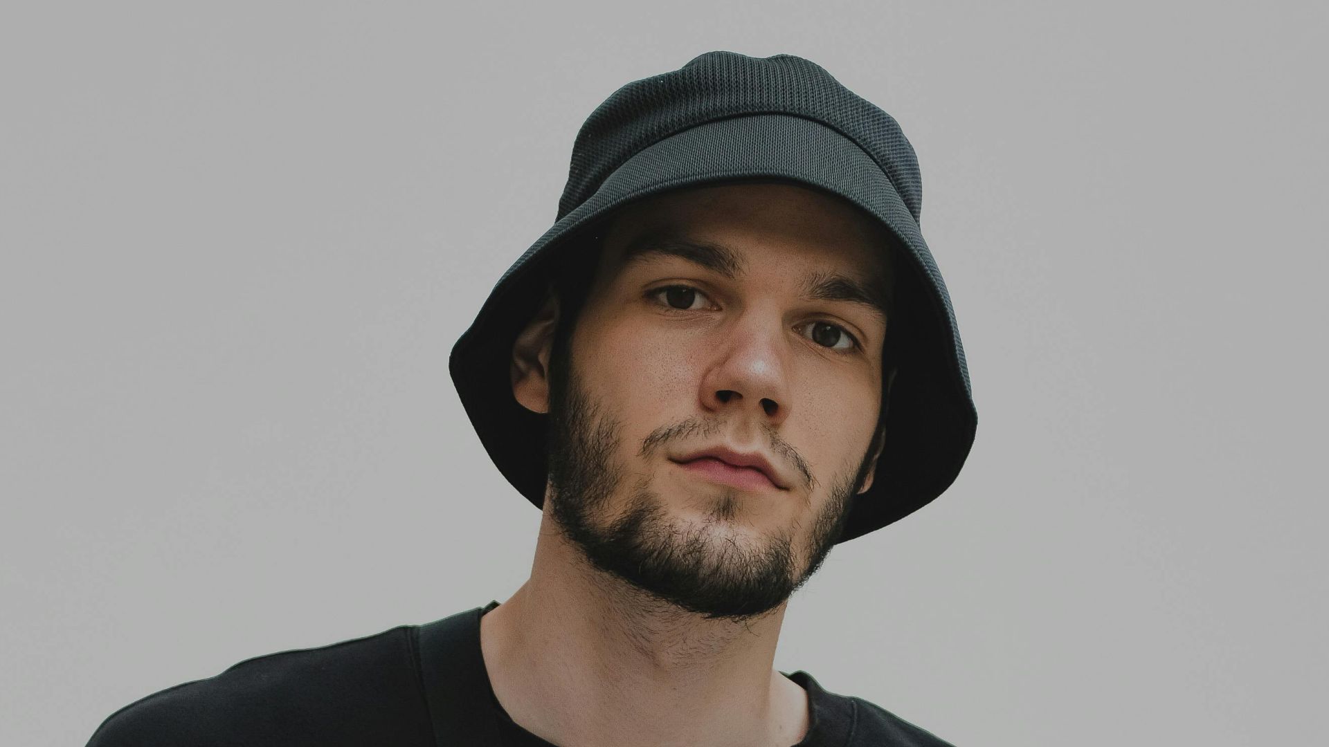 10. Chapeau baquet minimaliste