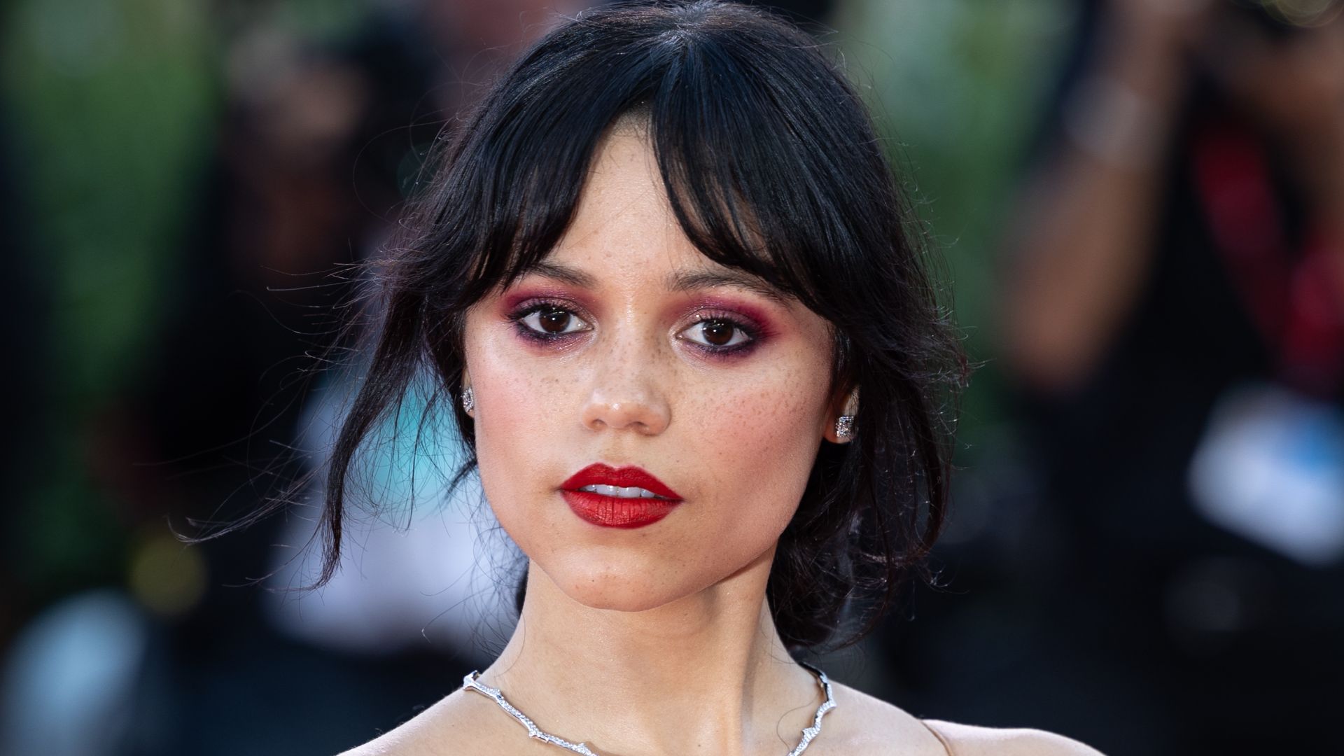 Les avantages de la frange : 20 coiffures qui encadrent le visage