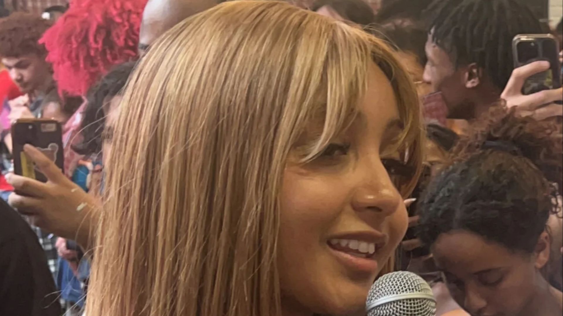 13. Chouchou de la frange