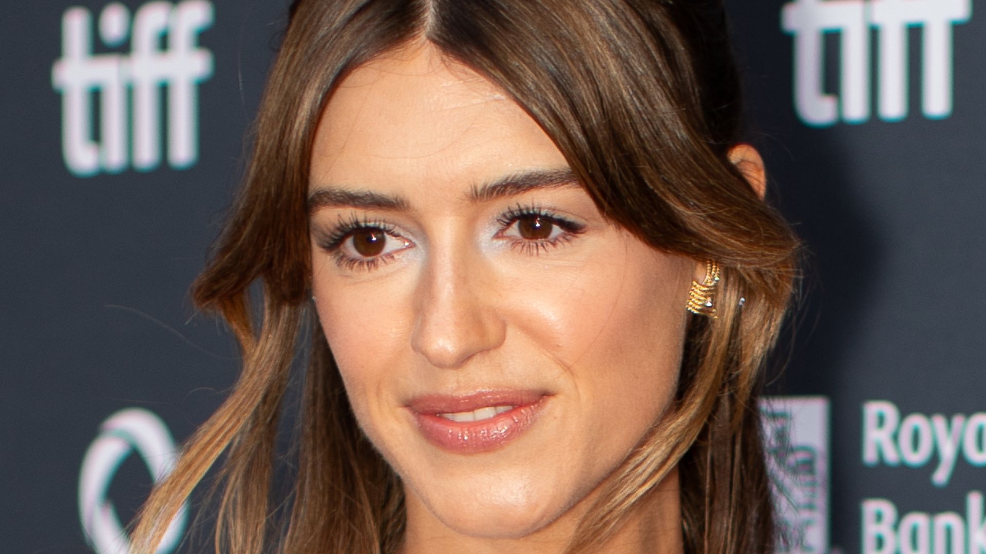 20. Coiffure encadrant le visage