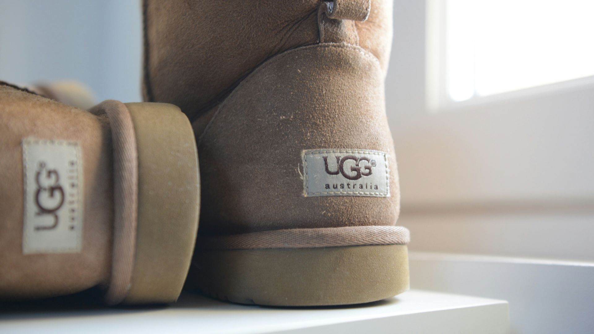 8. Bottes Ugg et mini-jupes