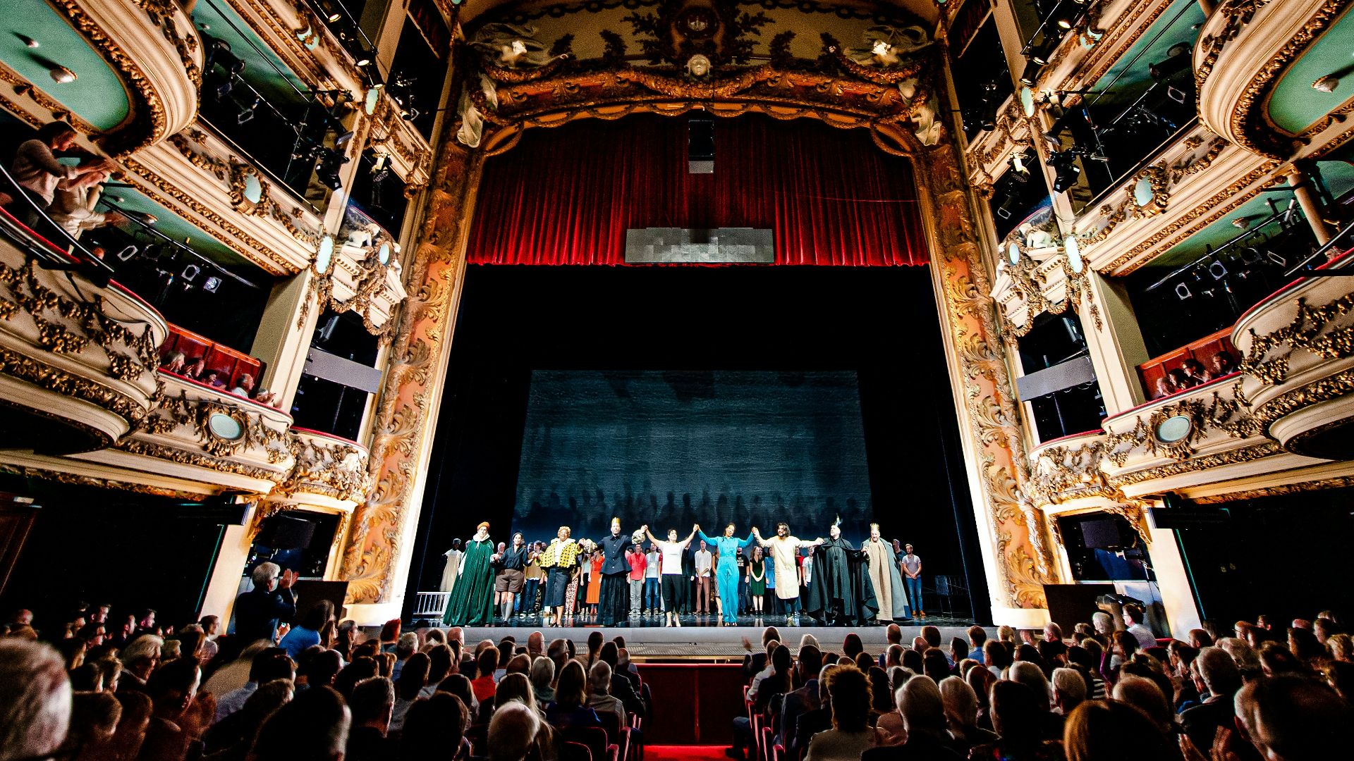 9. Sortie au théâtre ou à l'opéra