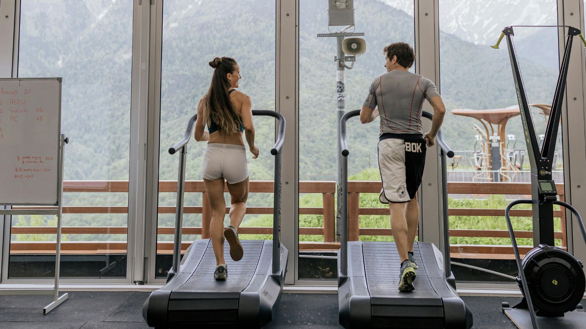 6. Marche sur tapis roulant incliné