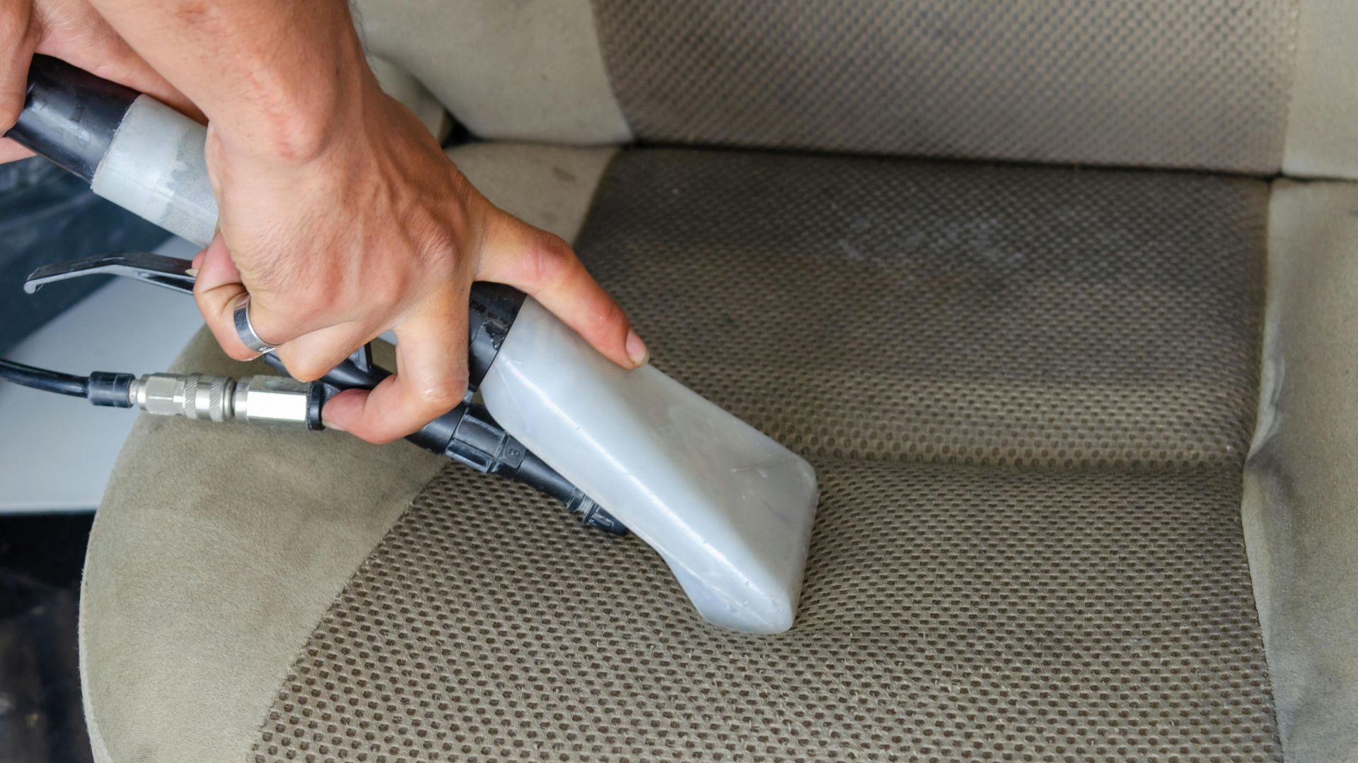 10. Aspirateur de voiture