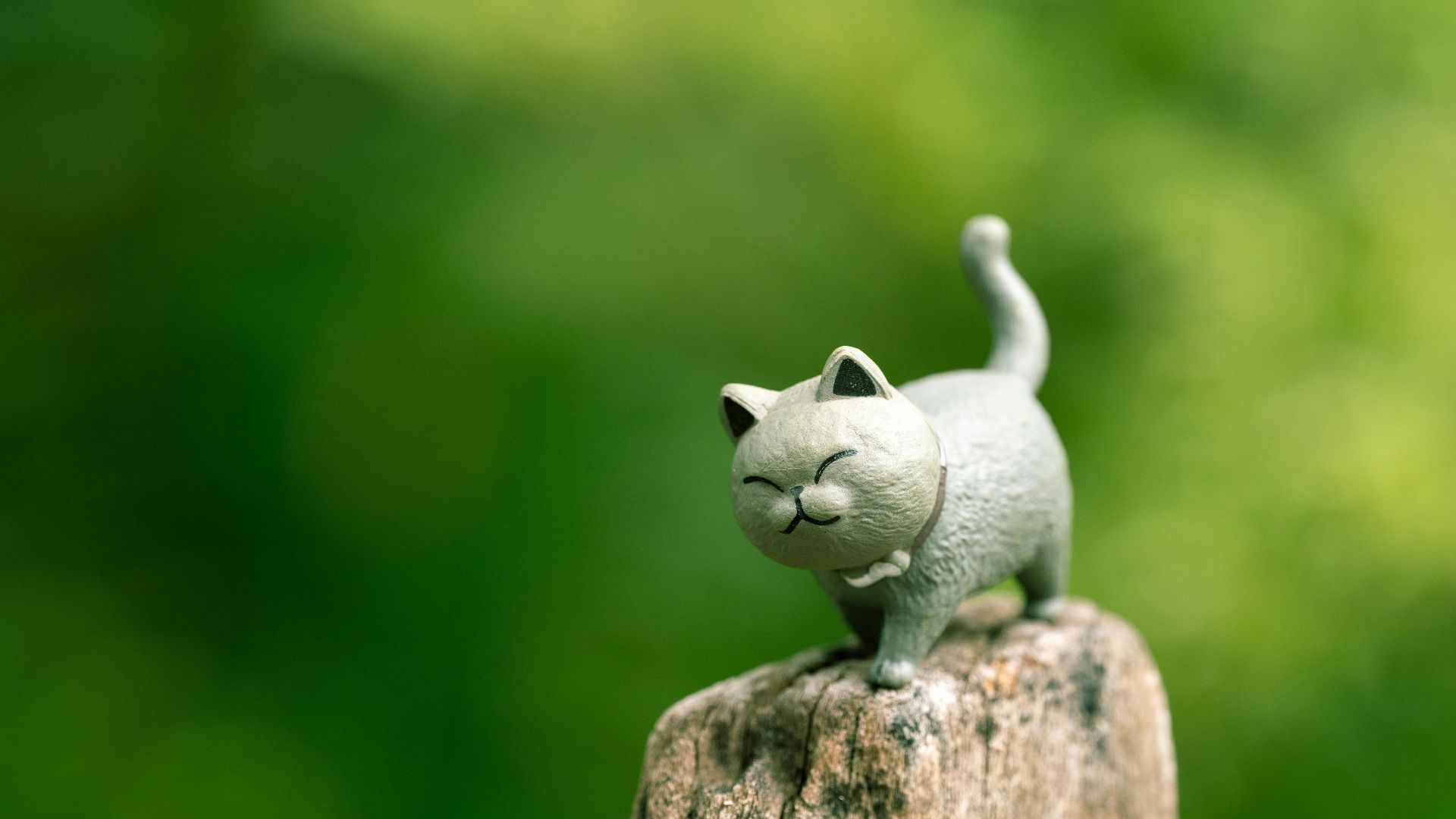 13. Figurines