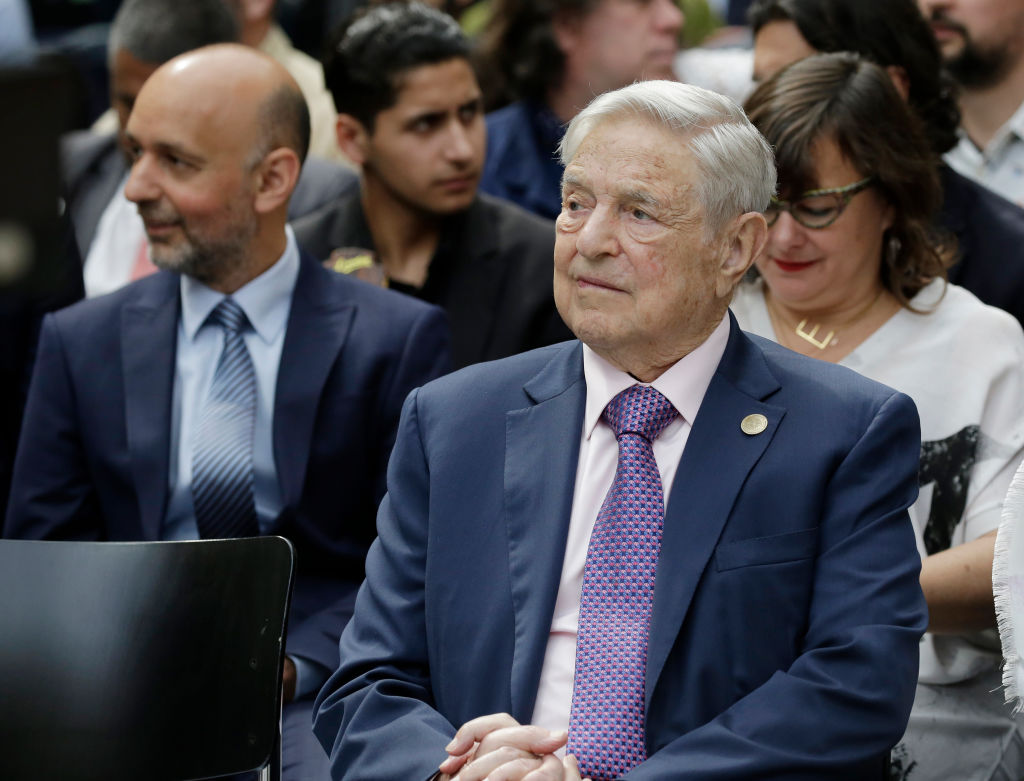 Trump vise les Soros sur Truth Social