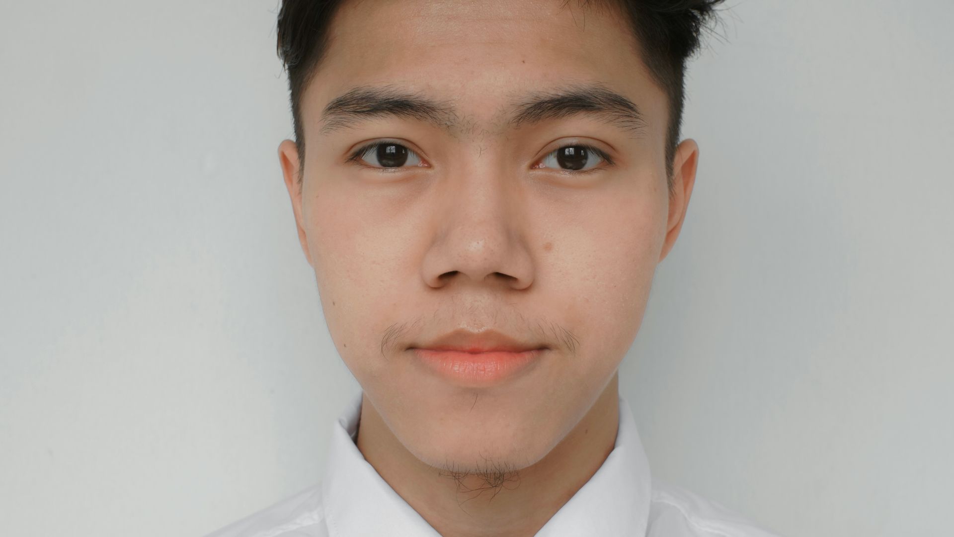 10. Un visage sévère