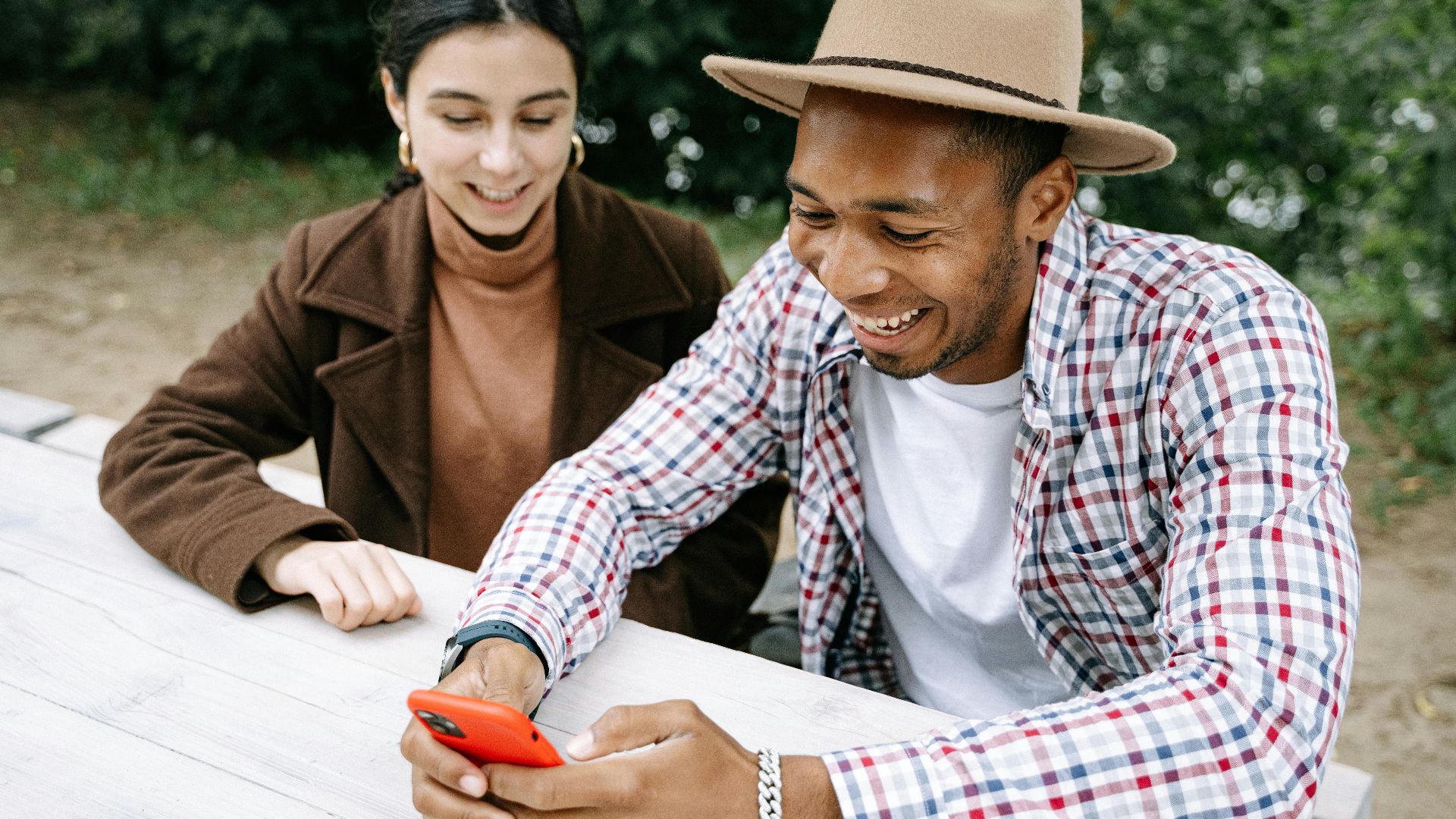 1. Vérifier constamment son téléphone