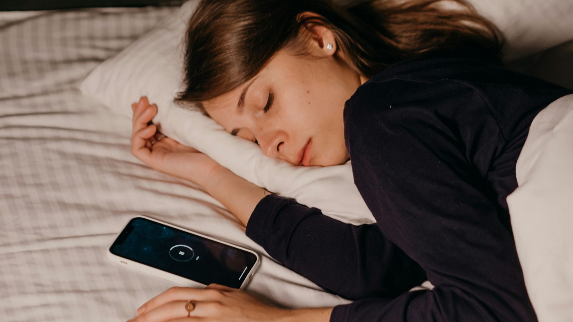 2. Utiliser des outils de suivi du sommeil pour identifier les habitudes