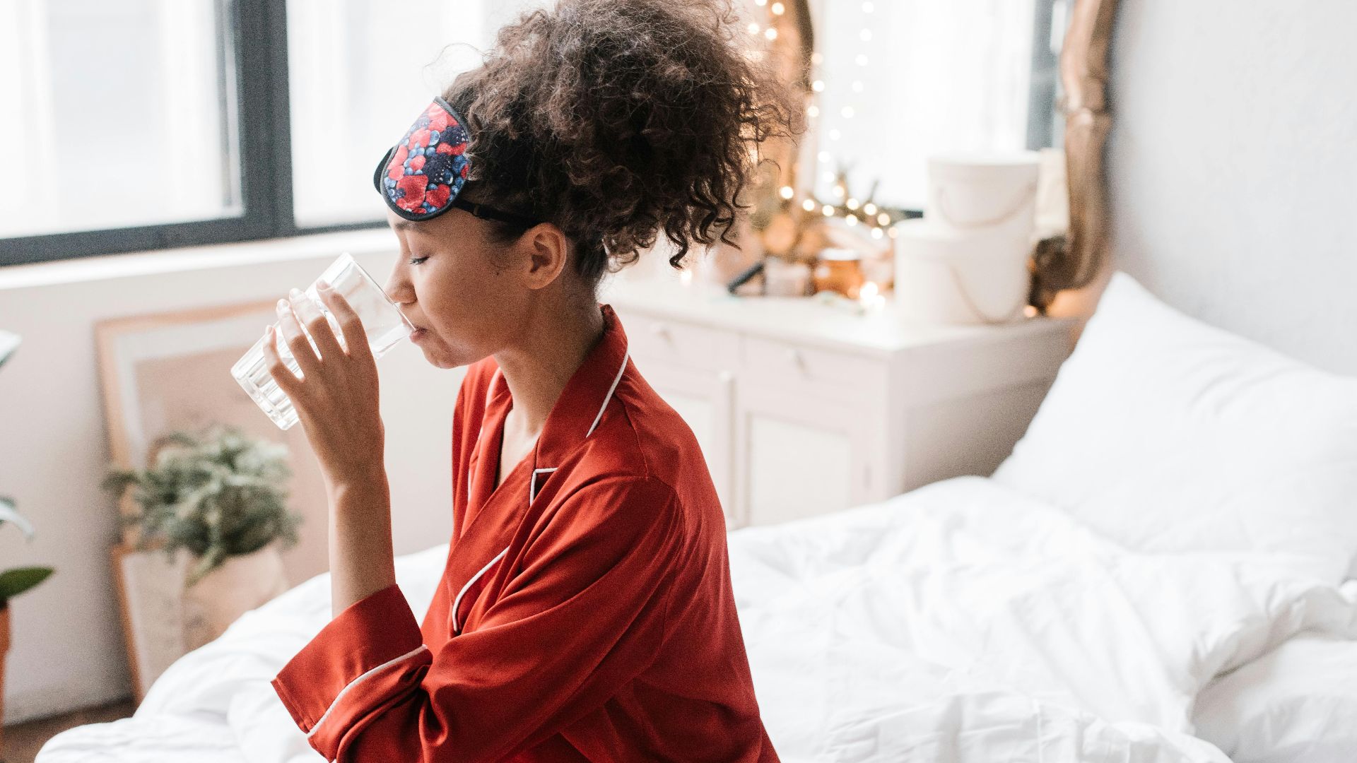 7. S'hydrater correctement sans en faire trop la nuit