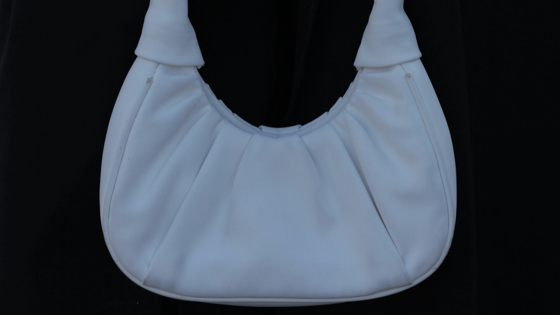 1. Heureusement, nous avons des sacs à main
